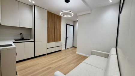 Tek Komuna E Parisit, Shitet Garsoniere Totalisht E Investuar, Mundesi Ideale Investimi !!
