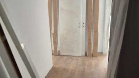 Tek Univers City, Shitet Apartament 2+1 Me Planimetri Te Rregullt Dhe Me Drite!!!