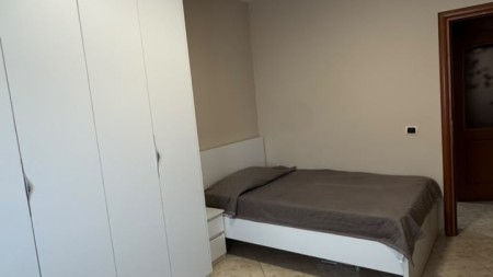 Tek Kryqezimi I 21 Dhjetorit, Mbrapa Bar Oslo, Jepet Me Qira Apartament 2+1, Me Lokacion Ideal!!!