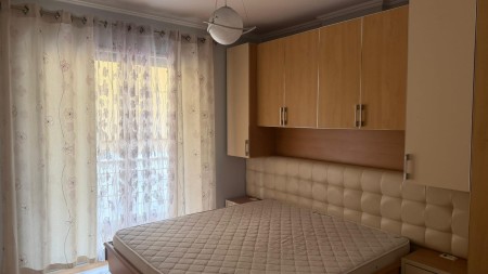 Tek Prokuroria E Tiranes, Jepet Me Qira Apartament 1+1 I Mobiluar !!!