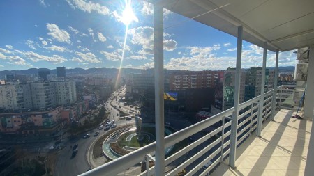 Tek Zogu i Zi, Shitet Apartament 2+1+2 Me Pamje Te Lire!!!
