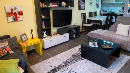 Ne Durres, Shitet Apartament 2+1+3 Ballkone, Me Planimetri Te Rregullt Dhe Pamje Te Lire Nga Deti !!!