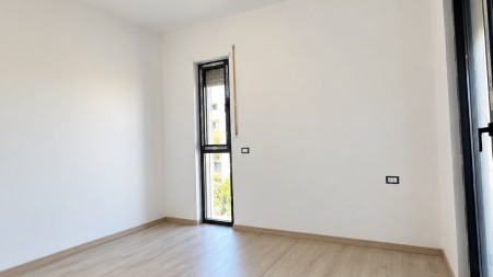 Tek Turquoise Marina, Shitet Apartament 1+1 Me Oborr!!!