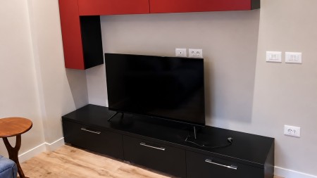 Prane 21 Dhjetorit, Shitet Apartament 2+1, Me Planimetri Te Rregullt Dhe Hapesira Te Bollshme !!