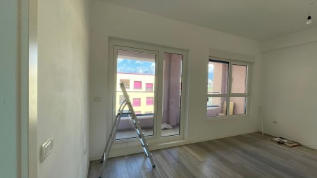 Tek Kompleksi Mangalem, Jepet Me Qira Apartament 1+1 Ne Ndertim Te Ri!!