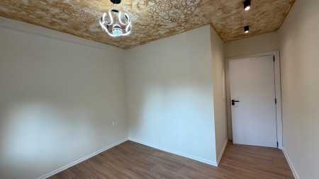 Prane Mine Pezes, Shitet Apartament 1+1 Perfekte Per Investim!!