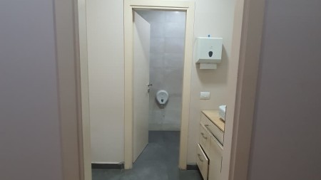 Tek Kopshti Zoologjik, Jepet Me Qira Ambient Per Zyra, Me Lokacion Perfekt!!!