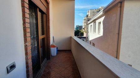 Ne Myslym Shyr, Shitet Vile 4-Kateshe Totalisht E Mobiluar Dhe Me Lokacionin Perfekt!!!