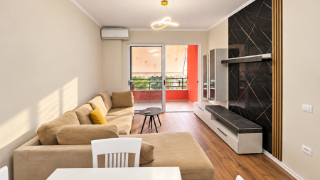 Ne Yzberisht, Shitet Apartament 1+1 Me Planimetri Te Rregullt!!