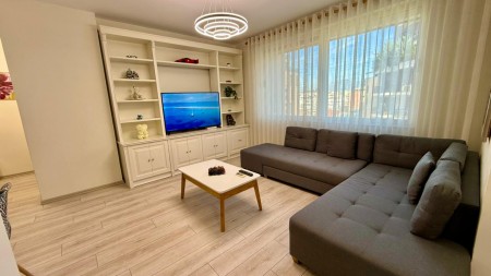 Tek Rruga e Kosovareve, Jepet Me Qira, Apartament 1+1 Totalisht i Mobiluar!!!