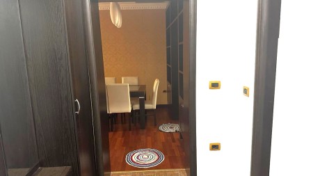 Ne Bllok, Jepet Me Qira Apartament 1+1, I Mobiluar !!