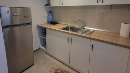 Ne Allias, Jepet Me Qira Apartament 1+1, Gati Per Banim !!!