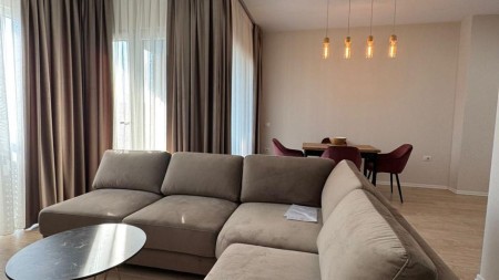Tek Liqeni Artificial, Ne Rrugen e Kosovareve, Jepet Me Qira Apartament 2+1+2 Dhe Parking !!