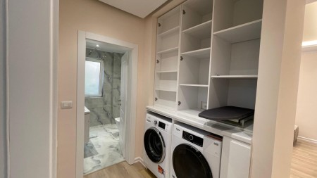 Tek Liqeni I Thate, Jepet Me Qira Apartament 2+1+2, Me 2 Poste Parkimi Te Perfshira Ne Cmim!!!