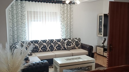 Ne Shkallnur, Durres, Shitet Vile Individuale 3-Kate Me Oborr Dhe Pamje Te Lire Nga Deti !!!