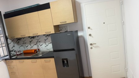 Ne Qender,Jepet Me Qira Apartament 1+1 Per Zyra!!