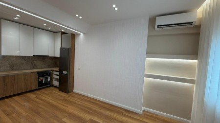 Prane Pazarit Te Ri, Shitet Apartament 1+1, Me Planimetri Te Rregullt!!