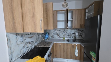 Tek Kthesa E Kamzes, Jepet Me Qira Apartament 2+1, i Investuar Totalisht !!!