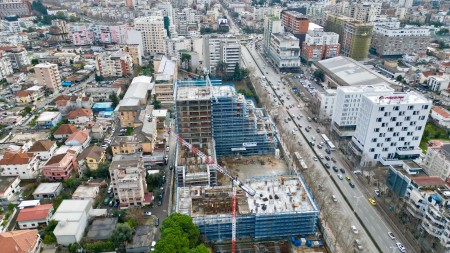 Tek "Lion Residences 2", Shitet Apartament 2+1+2, Me Siperfaqe Te Bollshme, Perfekte Per Ndarje ne 2 Apartamente !!!