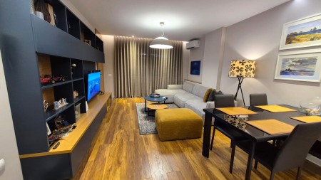 Tek Brryli, Shitet Super Apartament 1+1, Me Strukture Te Rregullt Dhe I Investuar Totalisht !!!!