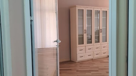 Tek Kopshti Zoologjik, Jepet Me Qira Ambient Per Zyra, Me Lokacion Perfekt!!!