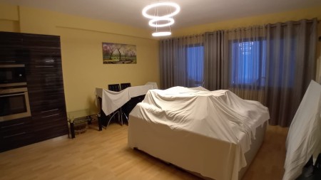Ne Yzberisht, Shitet Apartament 2+1, Me Kubature Te Rregullt!!!