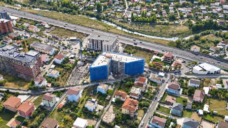 Okazion !!! Ne Paskuqan, Buze Rruge Kryesore, Shitet Dyqan Me Super Pamje, Me 2700 Euro/m2 !!!
