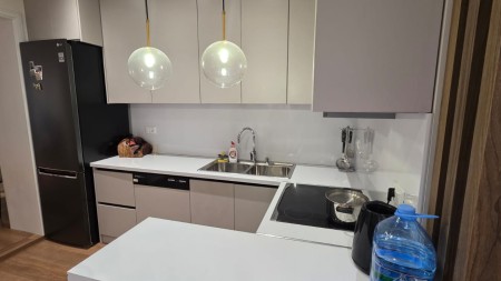 Tek Liqeni Artificial, Jepet Me Qira Super Apartament 2+1, Me Vendndodhje Perfekte dhe I Investuar Ne Detaje !!