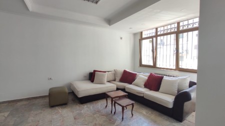 Ne Bllok, Jepet Me Qira Apartament 3+1 Per Biznes !!