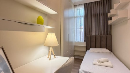 Perballe Ish Ekspozites, Jepet Me Qira, Super Apartament 3+1+2 Totalisht I Investuar, Gati Per Banim!!!