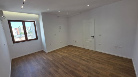 Tek Ish Stacioni i Fundit i Tiranes se Re, Shitet Super Apartament 2+1, Ideal Per Banim Dhe Investim !!!