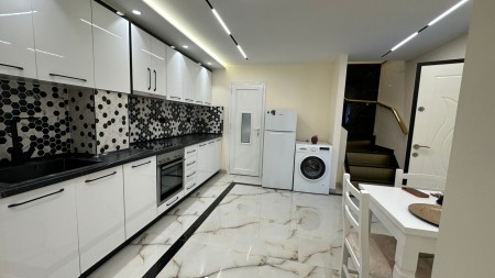 Tek Rruga E Elbasanit, Jepet Me Qira Dublex 2+1+2, Totalisht I Mobiluar!!!