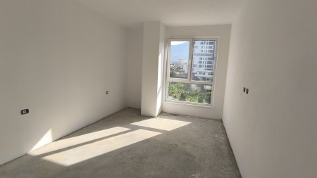 Tek Splendor Residence, Shitet Apartament 2+1+2, Me Planimetri Te Rregullt, Ne Faze Perfundimtare !!!