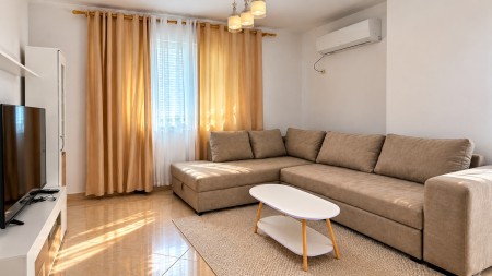 Ne Fresk, Prane Hotel Gaxherrit, Shitet Apartament 1+1 Ideal Per Banim !!!