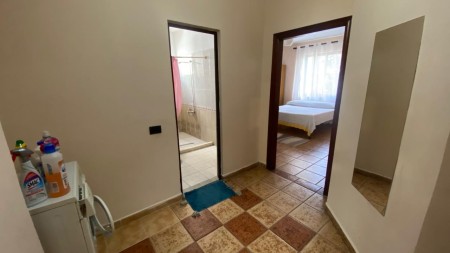Tek Rruga E Elbasanit, Prane Shkolles Se Baletit, Jepet Me Qira Apartamenti 1+1, Totalisht I Mobiluar!!!