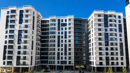 Tek Kompleksi Turdiu, Shitet Apartament 2+1, I Sapo Perfunduar!!