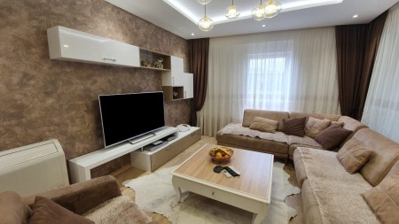 Tek "Kompleksi Magnet", Shitet Apartament 3+1, Super I Investuar!