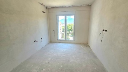 Super Apartament 2+1+2 Per Shitje, Tek Liqeni I Thate, Me Pamje Spektakolare !!