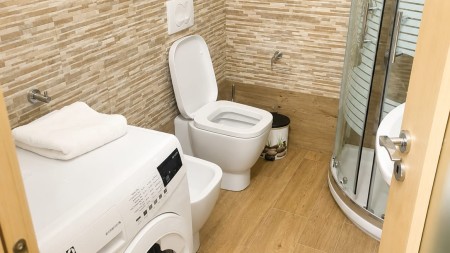 Okazion!! Prane Orikum Marina, Shitet Garsoniere E Mobiluar, Vije E Pare Me Detin !!!