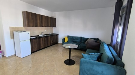 Tek Kompleksi Halili, Jepet Me Qira, Apartament 2+1+2 Me Hapesira Te Bollshme !!!
