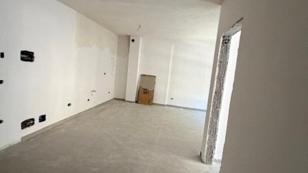 Tek Mali i Robit, Shume Afer Me Detin, Shitet Apartament 1+1, Me Pamje Fantastike !!!