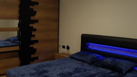 Ne Xhamllik, Jepet Me Qira Apartament 2+1 I Mobiluar, Gati Per Banim!!!