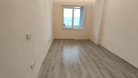 Tek Kompleksi Tirana Golden Park 3, Shitet Apartament 1+1, Me Planimetri Perfekte!!