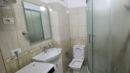 Tek Tregu i Ri Elektrik, Shitet Apartament 1+1, Ideal Per Banim Dhe Investim !!!
