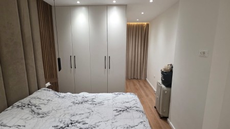 Tek Liqeni Artificial, Jepet Me Qira Super Apartament 2+1, Me Vendndodhje Perfekte dhe I Investuar Ne Detaje !!