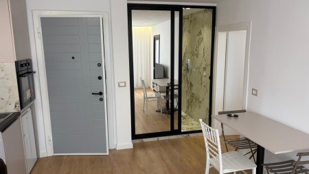 Prane Stacionit Te Trenit Shitet Apartament 1+1 Totalisht I Investuar!!