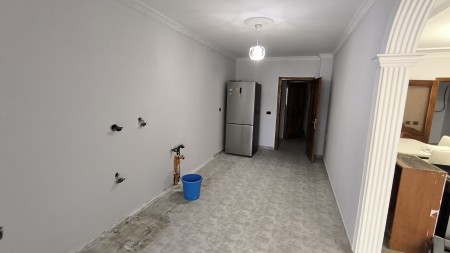 Ne Laprake, Tek Blloku Gintash, Shitet Ambient Biznesi Ideal Per Investim !!!