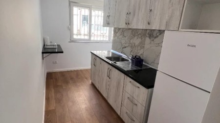 Ne Laprake, Prane Supermarket KMY, Shitet Apartament 1+1, Me Planimetri Te Rregullt!!!