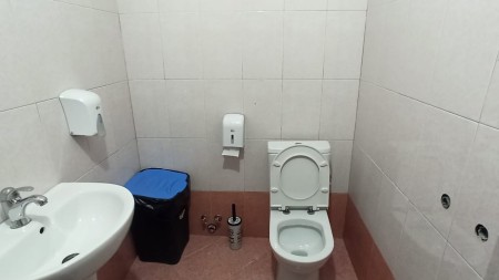 Tek Rruga e Durresit, Shitet Ambjent Komercial Ne Katin e Pare!!