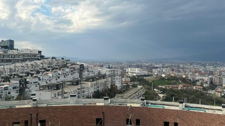 Tek Rezidenca Kodra E Diellit 2 , Shitet Super Apartament 2+1+Verande Me Pamje Fantastike !!!